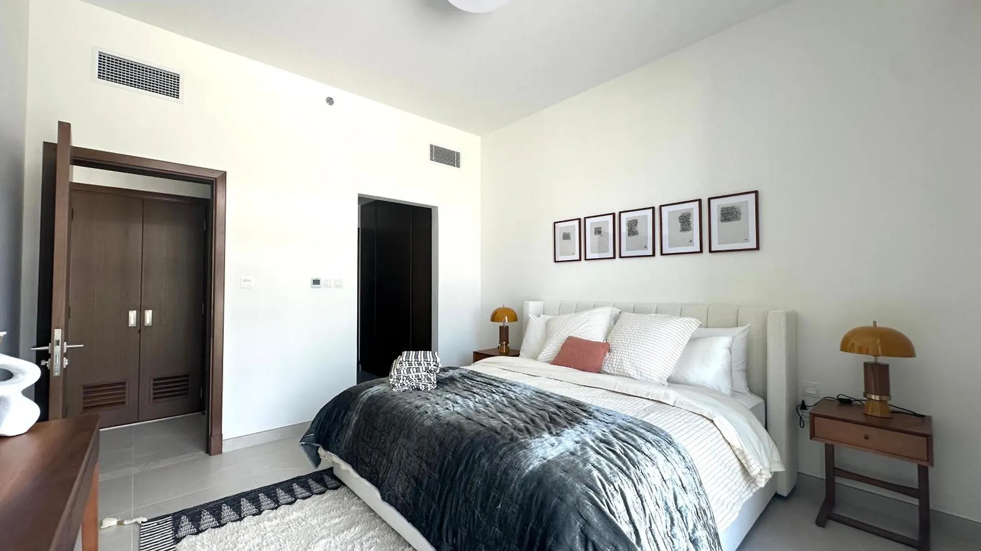 Luxury Jumeirah Canal Front Designer Stay Sleeps4 Dubaï Appartement